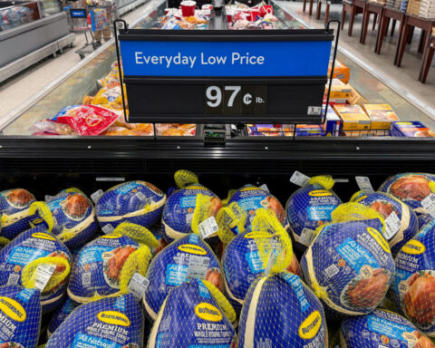 US shoppers find Thanksgiving relief on turkey, but feel the pinch on pricier side dishes