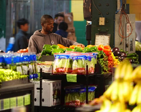 U.S. trade deficit drops 24% in August as Trump's tariffs reduce imports