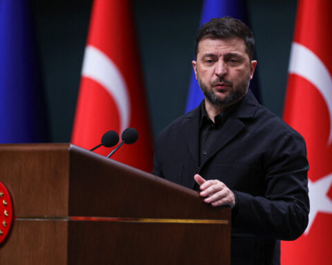 US proposals to end Russia's war involve Ukraine giving up land, some weapons, sources say