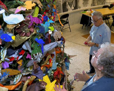 Holiday tree featuring thousands of origami works opens at NYC's American Museum of Natural History