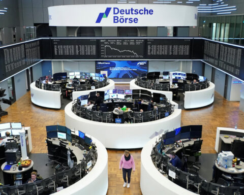 European shares advance on Nvidia results lift; investors assess US jobs data