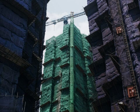 Building a modern metropolis using a centuries-old technique