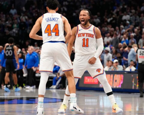 Jalen Brunson returns after missing two games with ankle sprain, leads Knicks past Mavericks 113-111