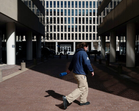 Trump team aims to ease legal hurdles to closing government office