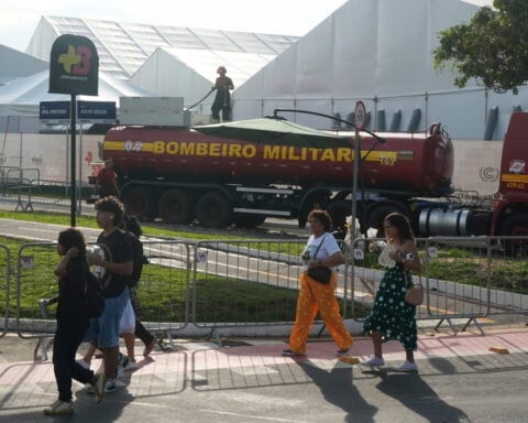 Fire disrupts UN climate talks just as negotiators reach critical final days