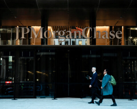 US banks shelve $20 billion bailout plan for Argentina, WSJ reports