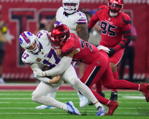 Josh Allen throws interception in final seconds to seal Bills' 23-19 loss to Texans