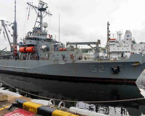 US Navy trying to pull crashed aircraft from bottom of South China Sea