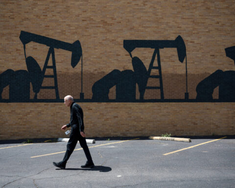 Shale rigs idle, layoffs rise as $60 oil tests resilience of Permian