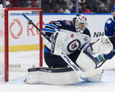 Jets goalie Hellebuyck to undergo arthroscopic procedure on his knee and miss 4 to 6 weeks