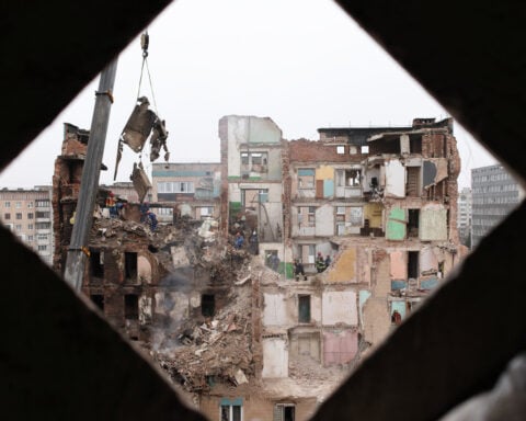 Zelenskyy says Ukraine faces a stark choice and risks losing American support over US peace plan