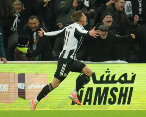 Liverpool and Man City lose again to boost Arsenal's Premier League title pursuit