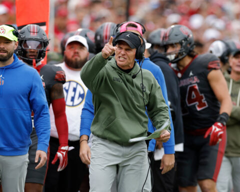 No. 8 Oklahoma defeats No. 23 Missouri 17-6, moves closer to possible College Football Playoff spot