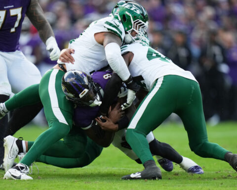 Henry rushes for 2 TDs to help sluggish Ravens to fifth straight win, 23-10 over Jets