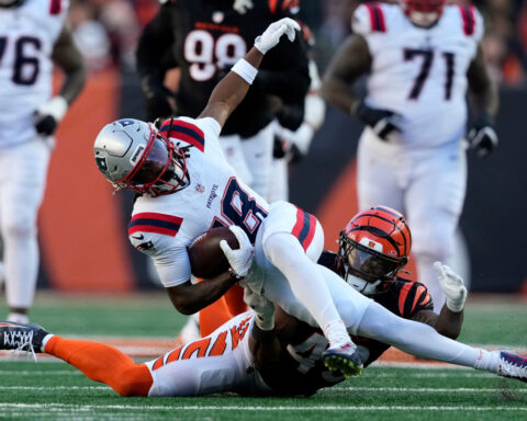 AFC-leading Patriots rally from 10-point deficit to beat Bengals 26-20, extend winning streak to 9