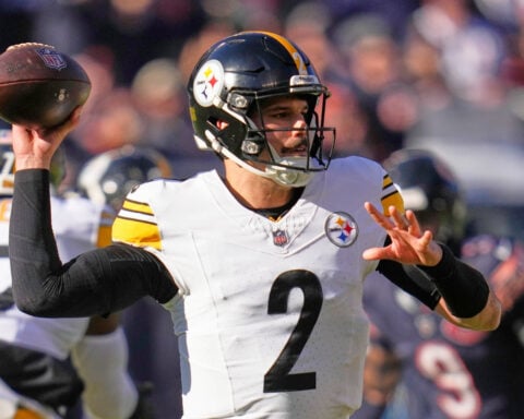 With Aaron Rodgers sidelined, Mason Rudolph and the Steelers fall short in Chicago