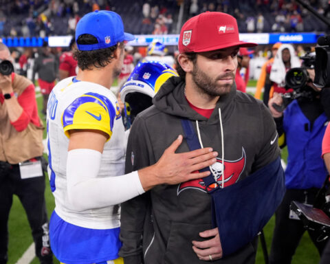 Buccaneers QB Baker Mayfield suffers sprained left shoulder in loss to Rams