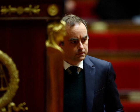 French PM pressures lawmakers to pass 2026 budget despite parliament tensions
