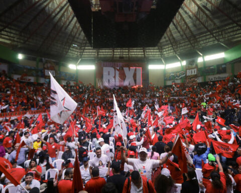 Hondurans face tense election with fraud claims and international scrutiny