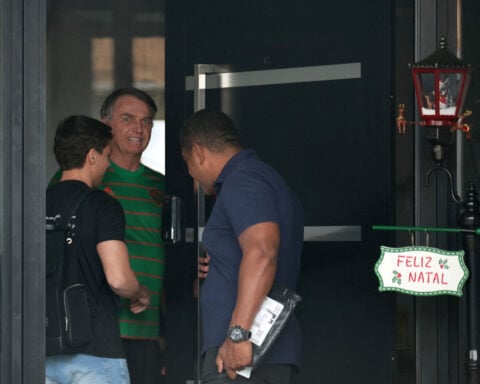 Brazil top court votes to keep Bolsonaro in police custody