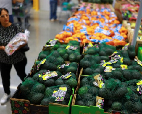 Mexico's persistent core inflation fuels annual price rises in early November