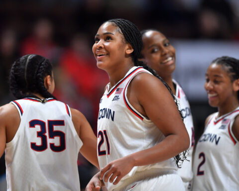 UConn's narrow victory keeps Huskies No. 1 in women's AP Top 25, South Carolina, UCLA and Texas next