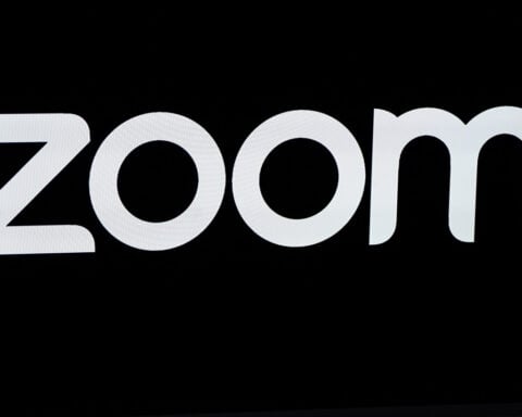 Zoom lifts annual outlook on growing demand for AI tools in hybrid work