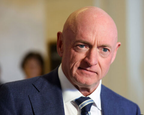 'The whole thing is ludicrous': Former fighter pilot responds to Pentagon probe of Sen. Mark Kelly