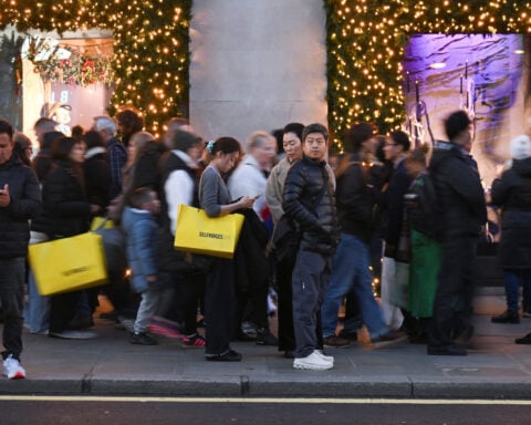 UK retailers' confidence collapses to 17-year low before budget