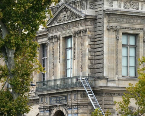 Four more suspects detained over Louvre jewel heist