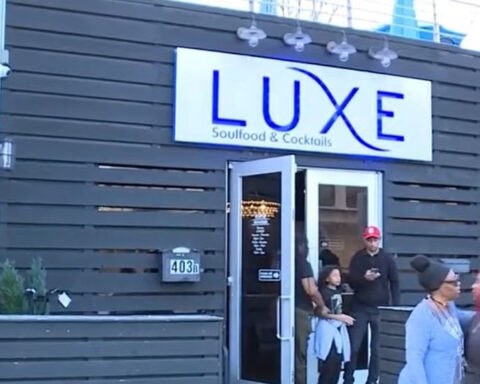 'Come be a guest at our house': Restaurant serves free Thanksgiving meals to those in need