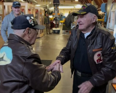 World War II veterans who were at same POW camp meet, become friends 80+ years later