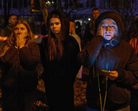 Trump says he's sending his envoys to see Putin and Ukrainians after fine-tuning plan to end war