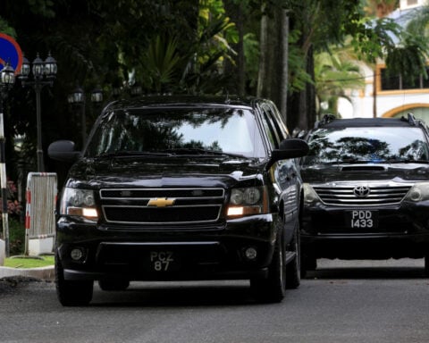 US military's Caine meets with Trinidad prime minister