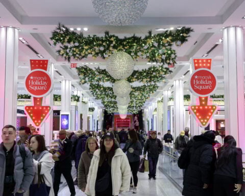 US retail sales growth cools; consumer sentiment sags amid job market worries