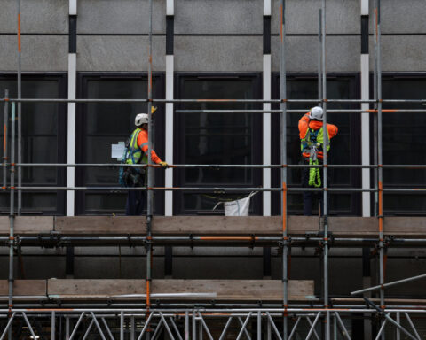 UK government approves 4.1% rise in minimum wage for 2026