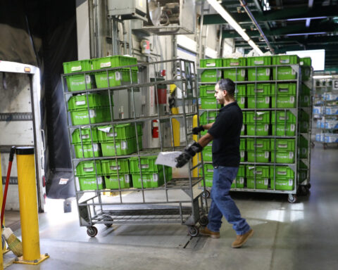 US business inventories unexpectedly flat in August as stocks at retailers fall