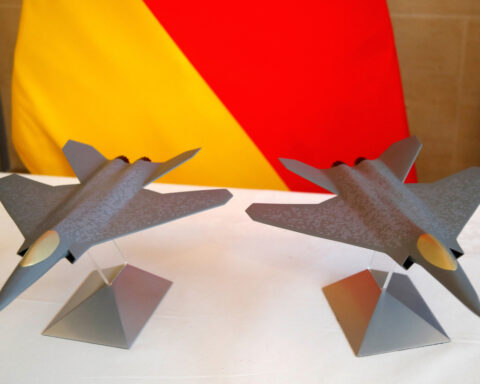 France and Germany step up pressure on arms firms to resolve fighter impasse