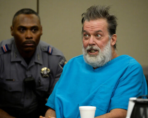 Man charged in Colorado Planned Parenthood shooting dies in federal custody