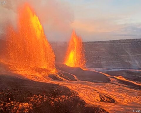 Kilauea displays lava fountains for the 37th time since its eruption began last year