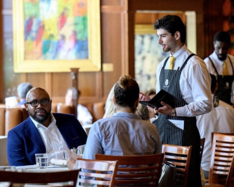 Restaurant reservations spike for Thanksgiving as grocery store prices bite