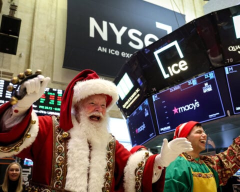 Wall St ends higher on growing bets for December Fed rate cut