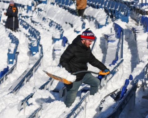 Great Lakes region preparing for bad weather as lake-effect snowfall ingredients begin mixing