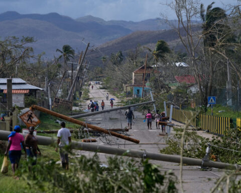 Dominican Republic authorizes more flights for tourists rerouted by Hurricane Melissa