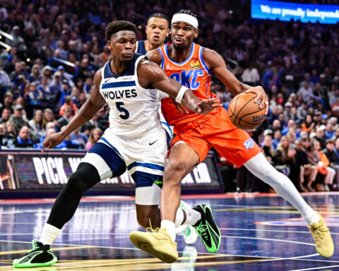 Shai Gilgeous-Alexander scores 40 points while ill, leads Thunder to 10th straight win