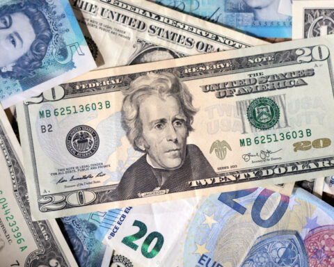 Dollar set for biggest weekly fall in four months, Fed in focus