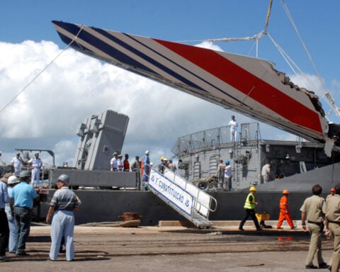 Air France, Airbus dispute pilot roles in Rio-Paris crash
