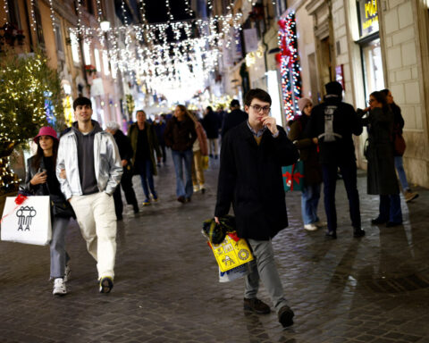 Italy business sentiment posts surprise increase in November