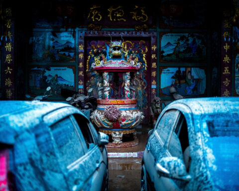 Thailand shifts gear in flood evacuation; Indonesia death toll climbs to 61