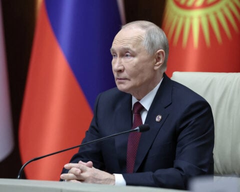 Putin says it's senseless to sign documents with 'illegitimate' Ukrainian leadership